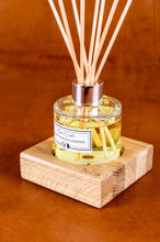 Load image into Gallery viewer, Oak 'Barn Craft' diffuser holder