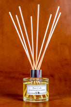 Load image into Gallery viewer, Honeysuckle &amp; Jasmine reed diffuser
