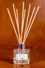 Load image into Gallery viewer, Cranberry &amp; Cinnamon reed diffuser
